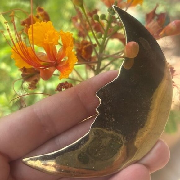 LARGE Gold Crescent Moon Face Vintage BROOCH - Picture 5 of 10